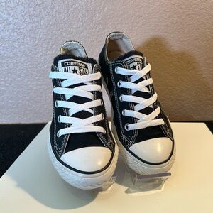 Converse All Star Chuck Taylor  Shoes Low Top Black & White Youth 13 Style 3J235